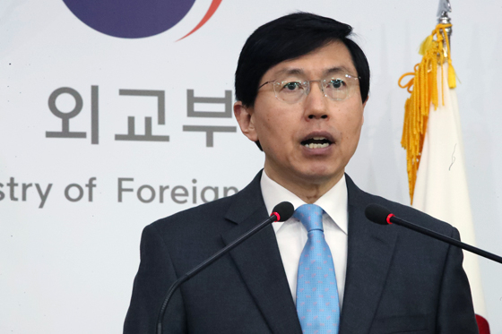 정부 “일 왜곡 교과서 강력 항의…즉각 시정 촉구”