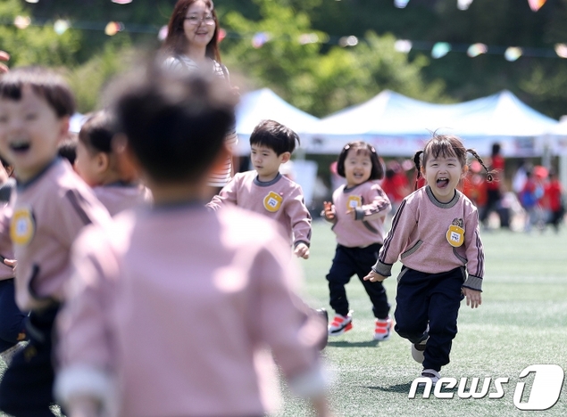 \"부모와 대화 많이 나눈 아이가 행복하고 성공한다\"
