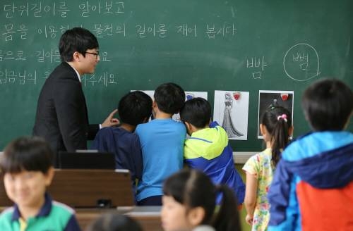교직 여초현상 10년 전보다 심화… 전체 교사의 67.5% ‘여성’