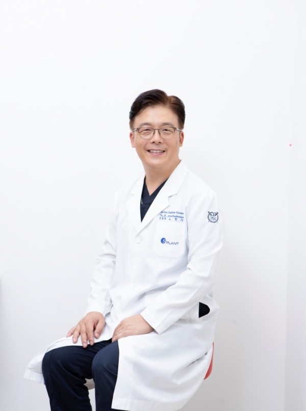 [건강칼럼] 임플란트 수명, 철저한 사후관리에 달려 있어