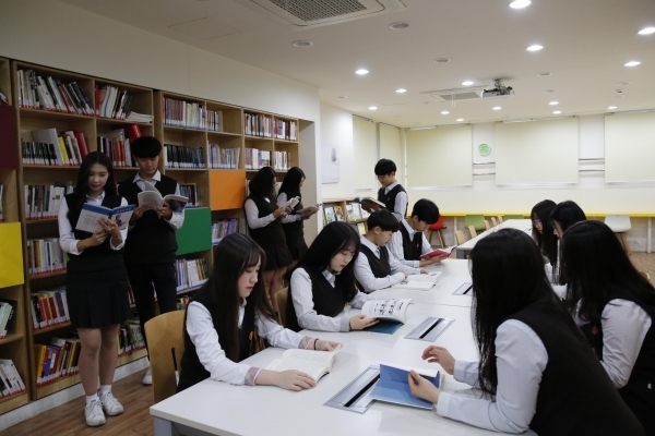 수능 만점자들의 공부 비법, \'교과서\'에 있다!
