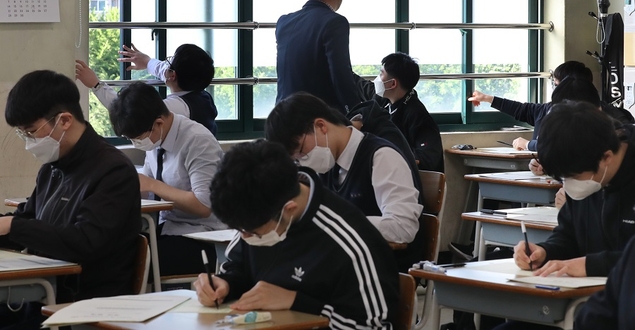 고 3 학평, 국어·영어 지난 수능보다 쉬웠다