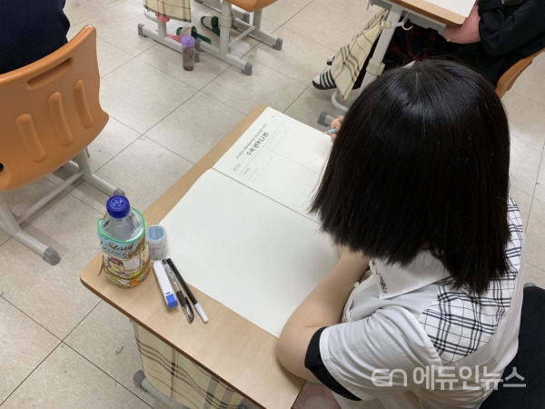 55만명 뽑는데 수능 응시생 역대 최저 \'49만여명\'...경쟁률 떨어지고 합격선 내려갈까