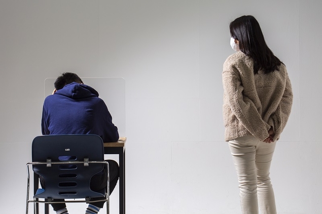 코로나로 달라진 고사장…속 타는 수능 감독관들
